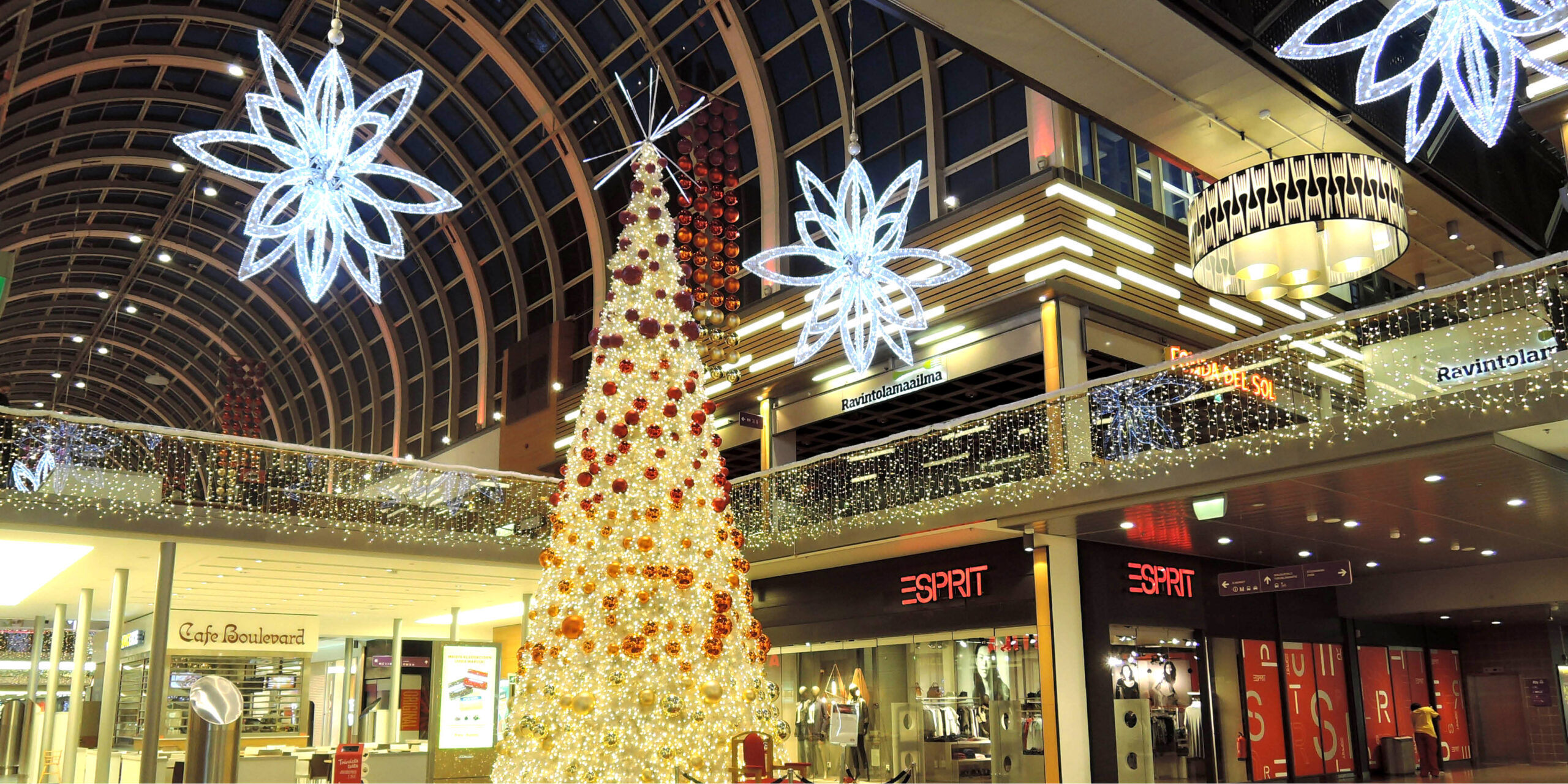 Christmas is retail’s busiest season, with foot traffic surging and customer expectations at their peak. Shoppers are drawn to beautiful displays, but what truly keeps them inside the store is the overall environment. Clean floors, fresh fitting rooms, and dust‑free shelves create a welcoming atmosphere that encourages browsing and buying. In a competitive Australian retail landscape, presentation is not just important — it’s essential.